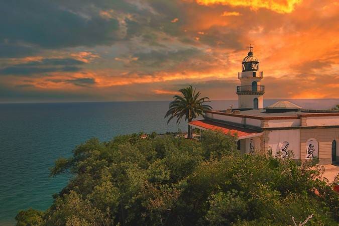 Faro de Calella al atardecer